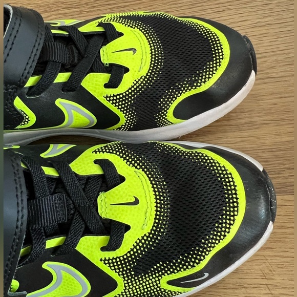 Nike Cosmic Runner Sneakers - Picture 2 of 8